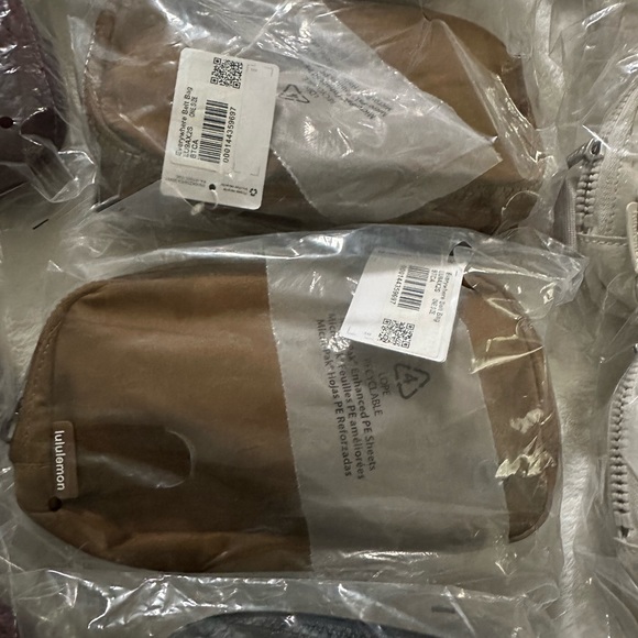 Lululemon everywhere belt bag in burnt caramel - Picture 3 of 3